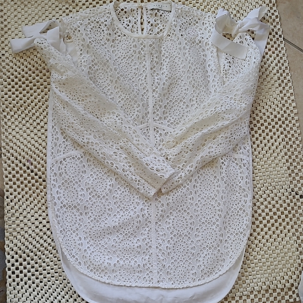 SONDRA PARIS Elegant Lace White Blouse